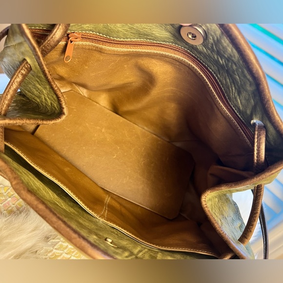 Jo Ann Page Medium East-West in Olive Cow and Bronze Trim, Full-grain Leather - Picture 5 of 14